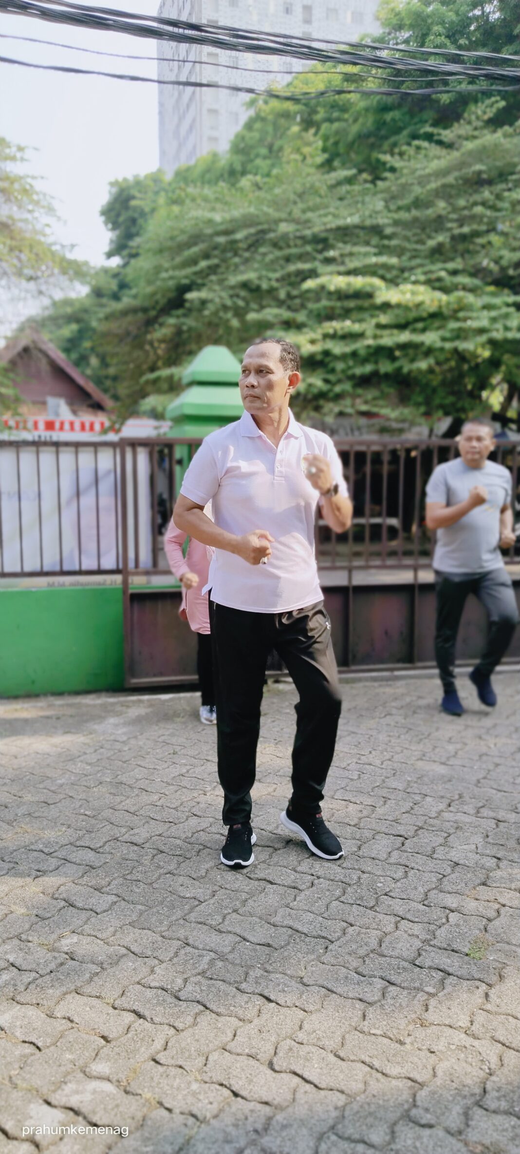 IMG_20231020_075438 kepala kantor mengikuti kegiatan senam pagi