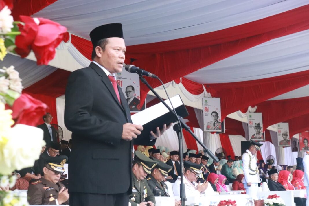 Dari dekat